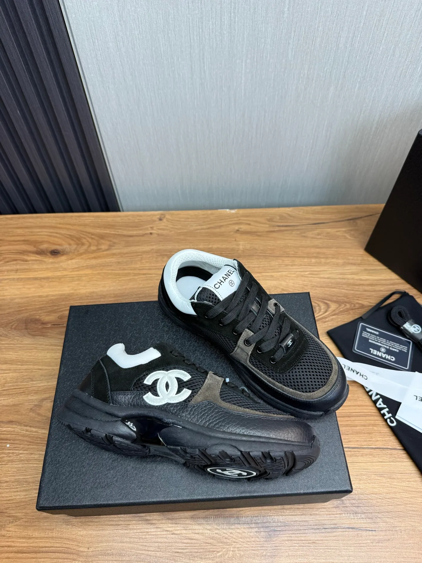 Men's men's shoes 💰600💰 Chanel Chanel 25A latest couple's white shoes casual sports shoes skate shoes 🩷💚 original purchase and development production Xiaoxiang C Home counter another super hot model, loved by Internet celebrity bloggers and ladies, various praises on social platforms, super popular and high quality 😍😍 latest material classic black and white color matching The upper foot is full of fashion 🎊🎊 ▪️Material: Original customized imported cowhide material ▪️Inner lining: Customized mesh ▪️Sole: Original open-molded TPU non-slip outsole ▪️Size: 35-44